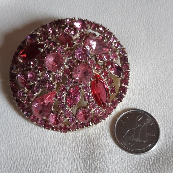 1960s Weiss Pink Rhinestone 2 Inch Circular Domed Vintage Brooch - Picture 5 of 16